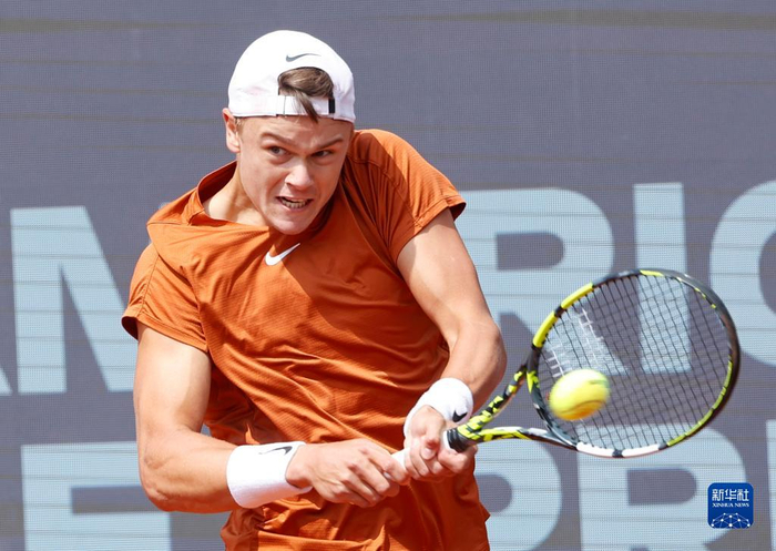 湖人盯上4年1.24亿球星，死敌绿军死守不放，这笔交易真能成？