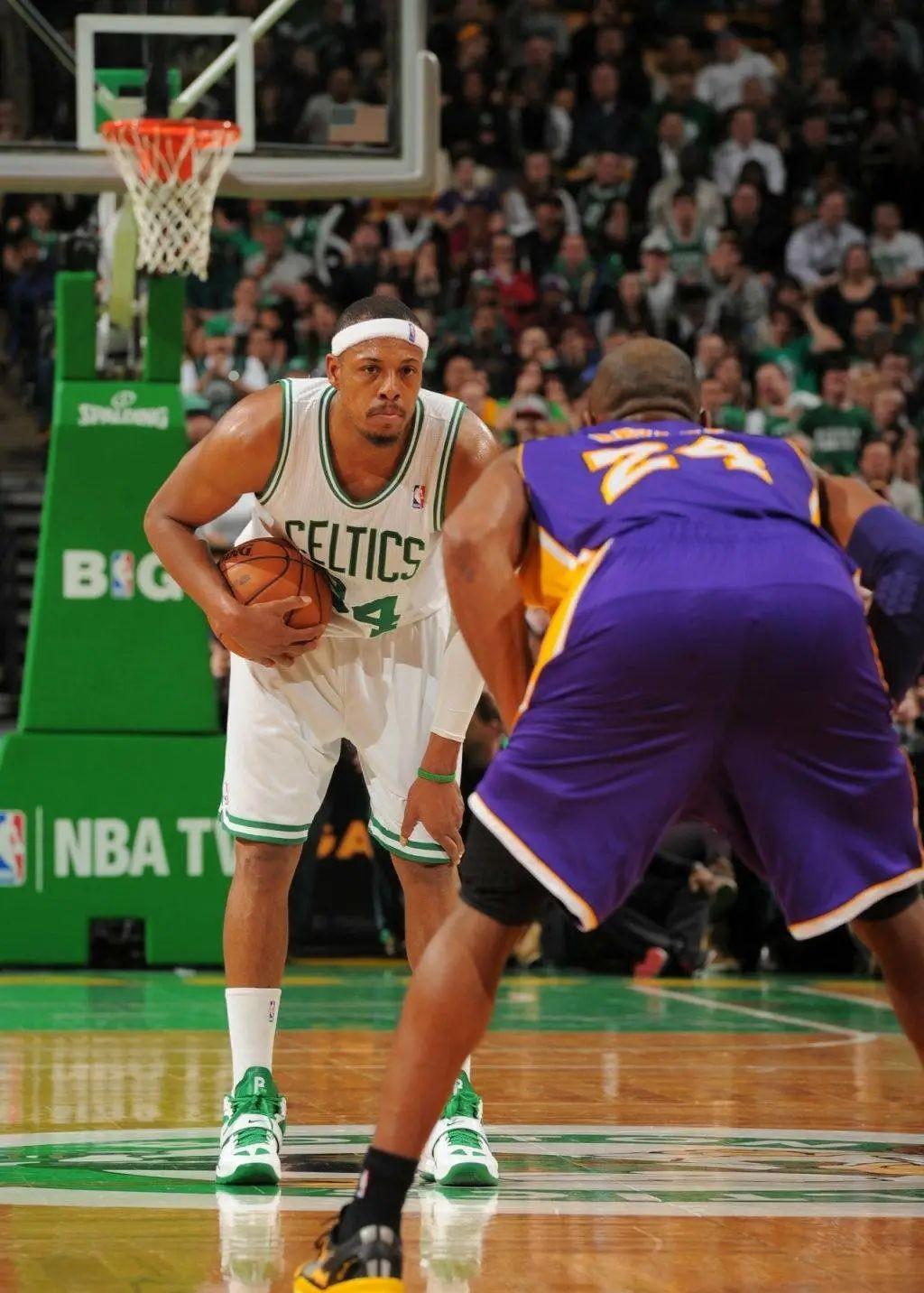 紧密配合的 紧密配合的